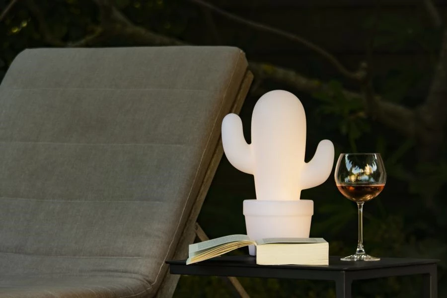 Lucide CACTUS - Oplaadbare Tafellamp Buiten - Accu/Batterij - Ø 22,7 cm - LED Dimb. - 1x2W 2700K - IP44 - Wit - sfeer 2